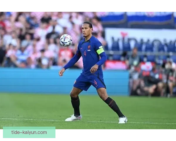 范戴克双脚能力展现，表现稳健助力球队防线稳定