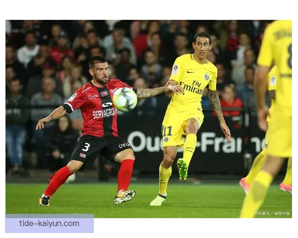 秘鲁队边路进攻表现稳健，令对手防线倍感压力